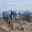 Postavljeni metalni stubovi Ø40 na terenu